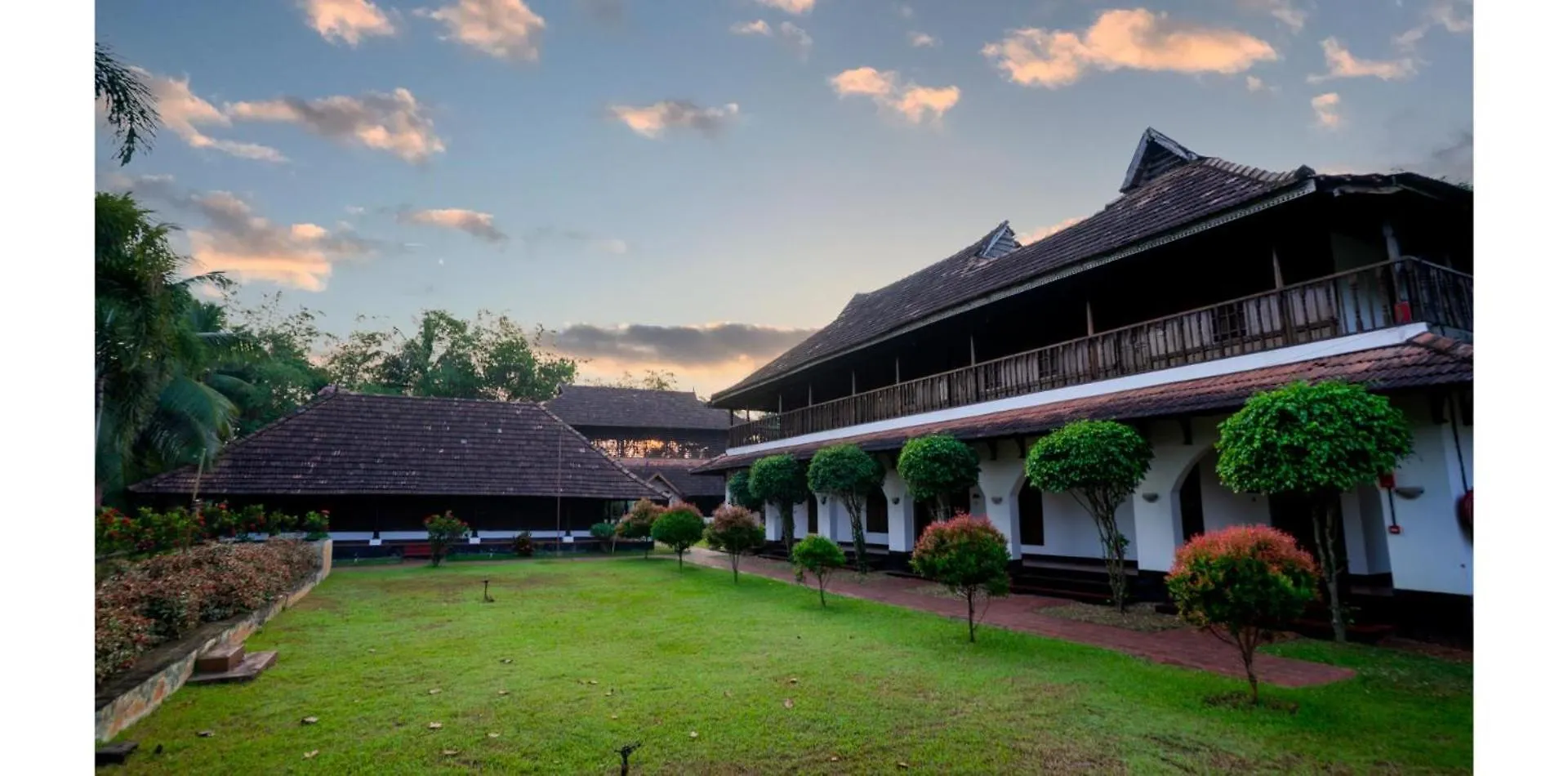 Kumarakom Heritage Resort & Ayurveda Alappuzha